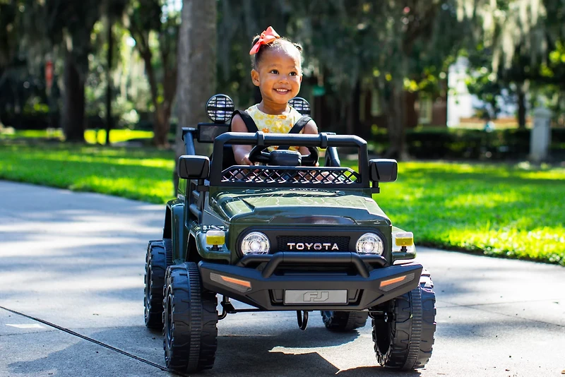 Dynacraft Kids' 12V Toyota FJ Ride On