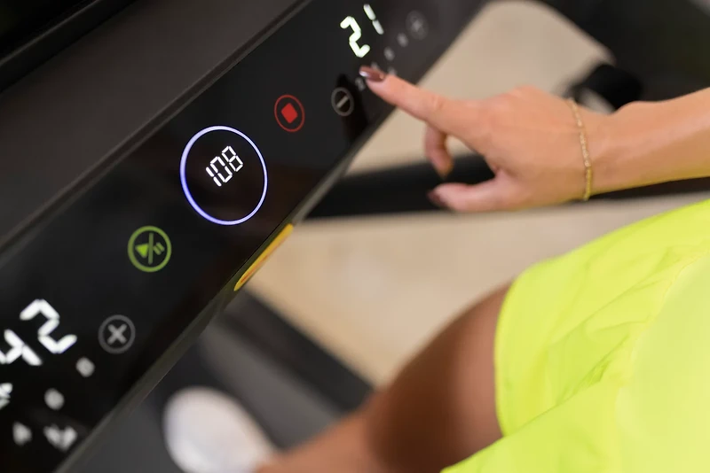 CENTR Runr Non-Screen Treadmill