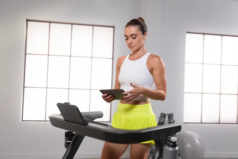 CENTR Runr Non-Screen Treadmill