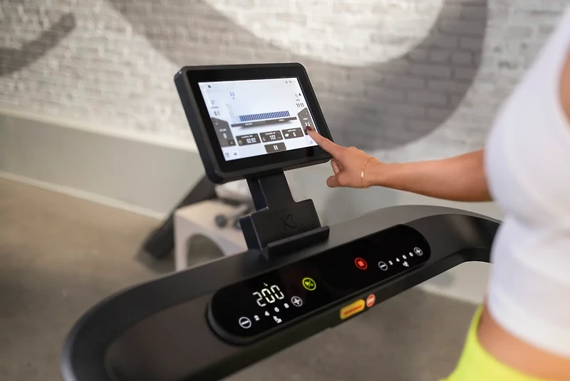 CENTR Runr-S Treadmill with Screen