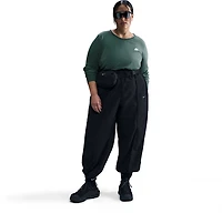 Nike Women's Sportswear Club Long Sleeve Plus T-shirt