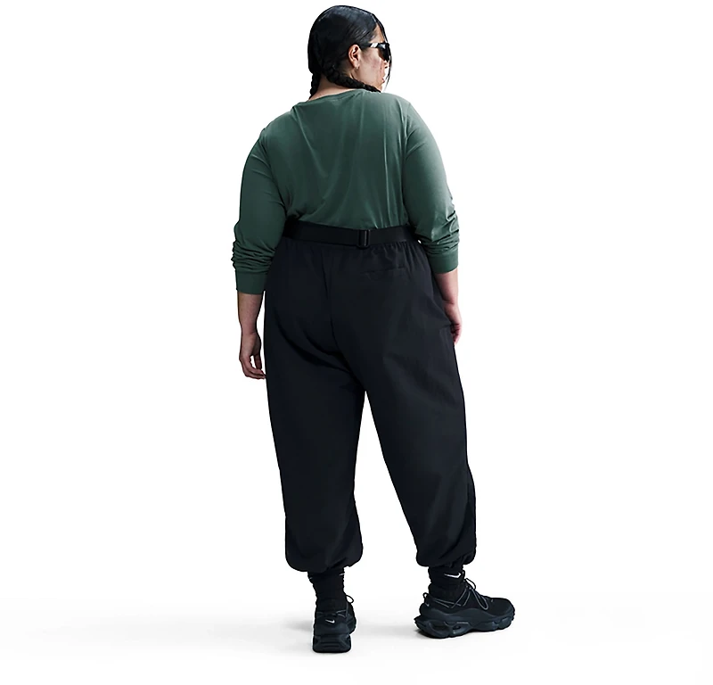 Nike Women's Sportswear Club Long Sleeve Plus T-shirt