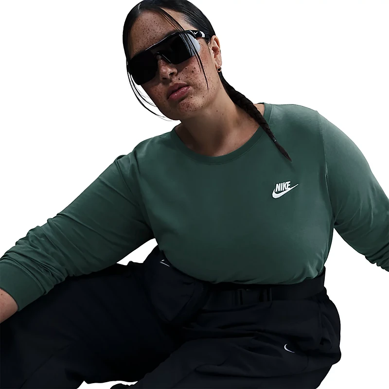 Nike Women's Sportswear Club Long Sleeve Plus T-shirt