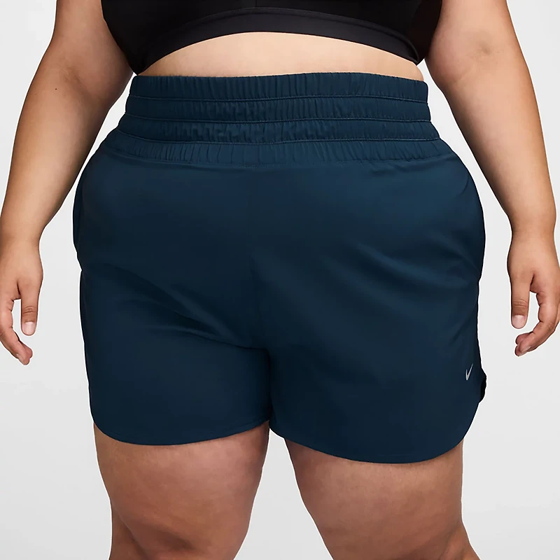 Nike Women's Dri-FIT One Ultra High-Waisted Brief-Lined Plus Shorts 3