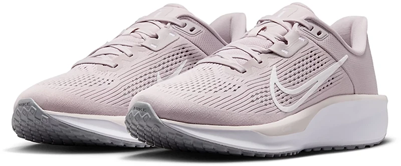 Nike Women's Quest 6 Running Shoes