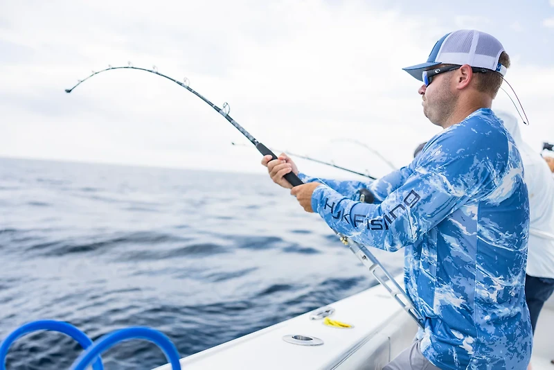 Huk Men's Pursuit Mossy Oak Crew Long Sleeve Shirt