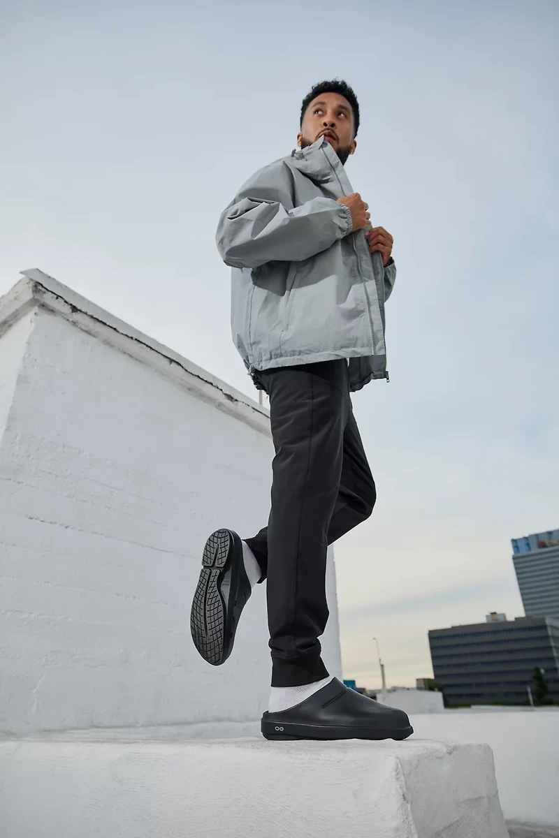 OOFOS Adults’ OOcloog Clogs