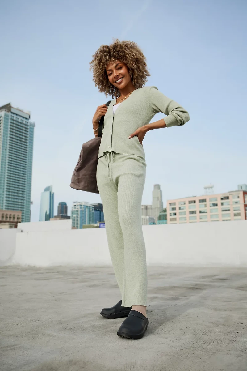 OOFOS Adults’ OOcloog Clogs