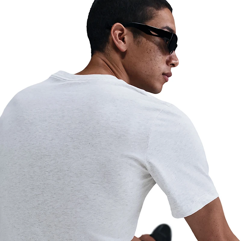 Nike Men's Sportswear Club Graphic T-shirt