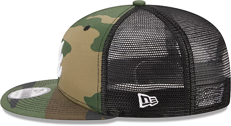 New Era Adults' Braves Evergreen Camo 9FIFTY Trucker Cap