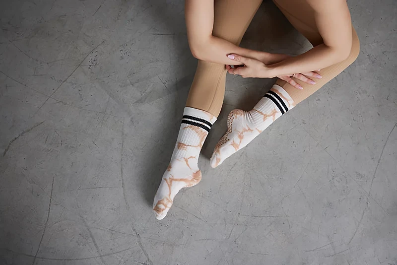 Tavi Kai Grip Yoga Crew Socks