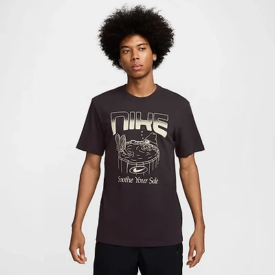 Nike Men's Sportswear M90 OC FB Brand Read Graphic T-shirt