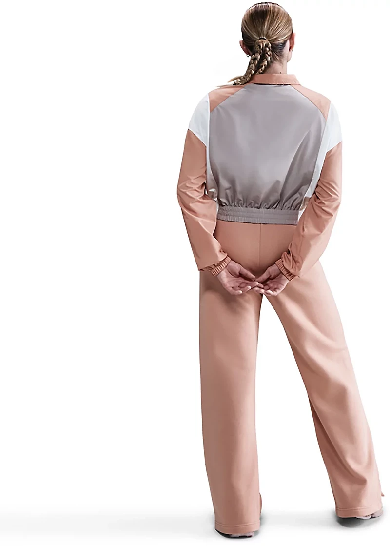 Nike Women's Sportswear Woven Lightweight Pullover Top