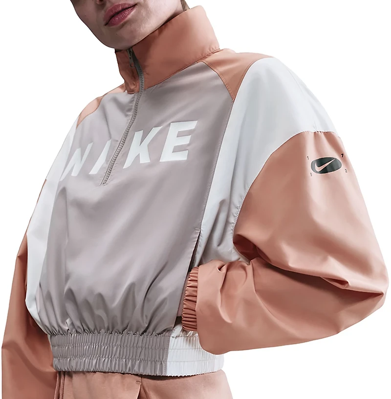 Nike Women's Sportswear Woven Lightweight Pullover Top