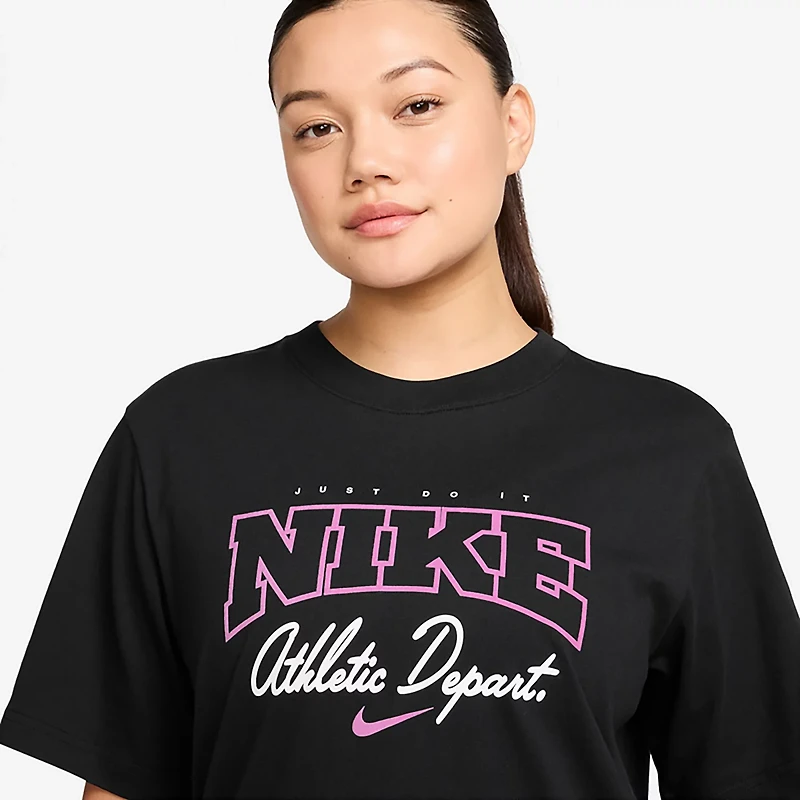 Nike Women's Sportswear Graphic T-shirt