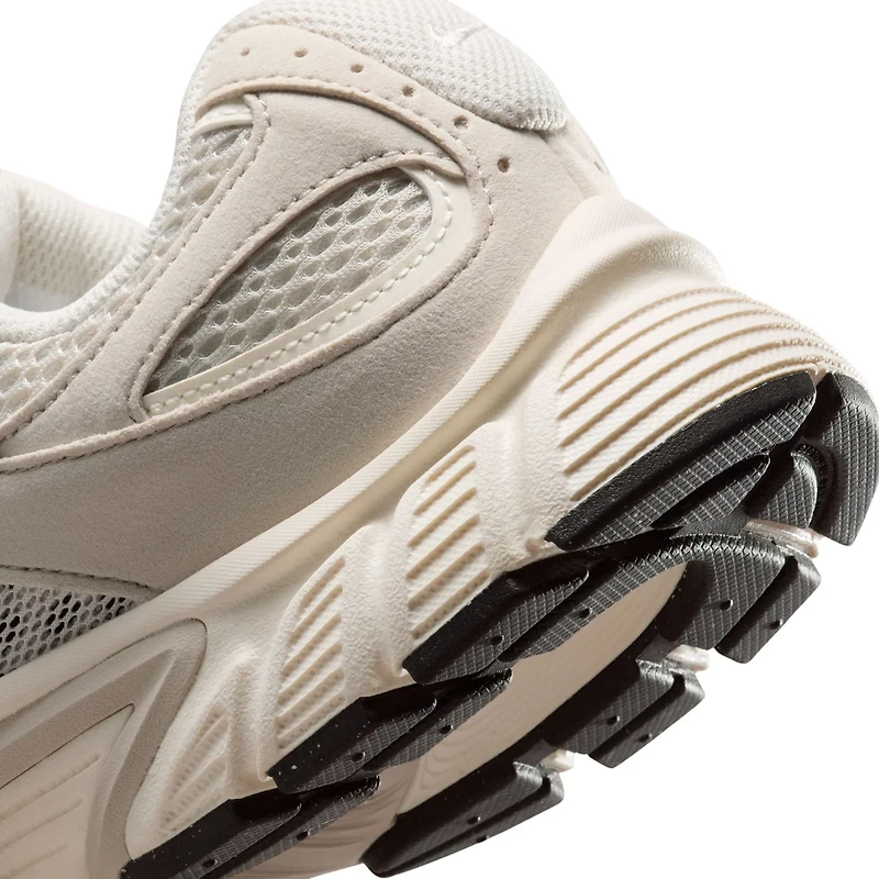 Nike Women's V5 Runner Shoes