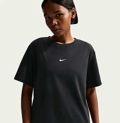 Nike Women's Sportswear Classic Short Sleeve T-shirt