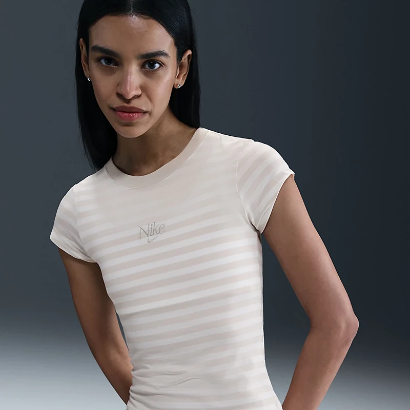 Nike Women's Sportswear Baby GFX SPD T-shirt