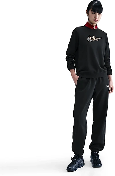 Nike Women's Sportswear Club Crew Sweatshirt