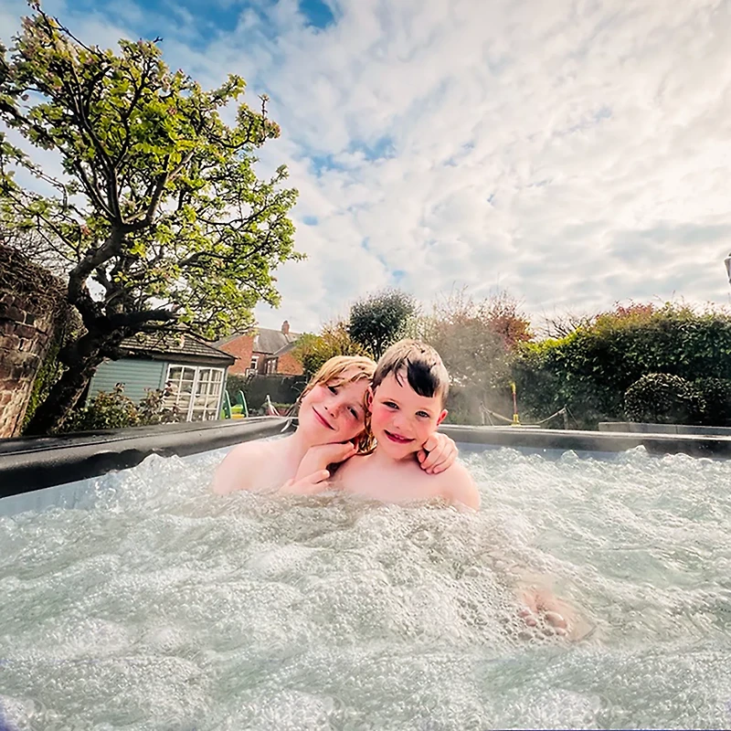 Wave Pacific 6 ft Square Inflatable Hot Tub