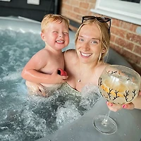 Wave Pacific 6 ft Square Inflatable Hot Tub
