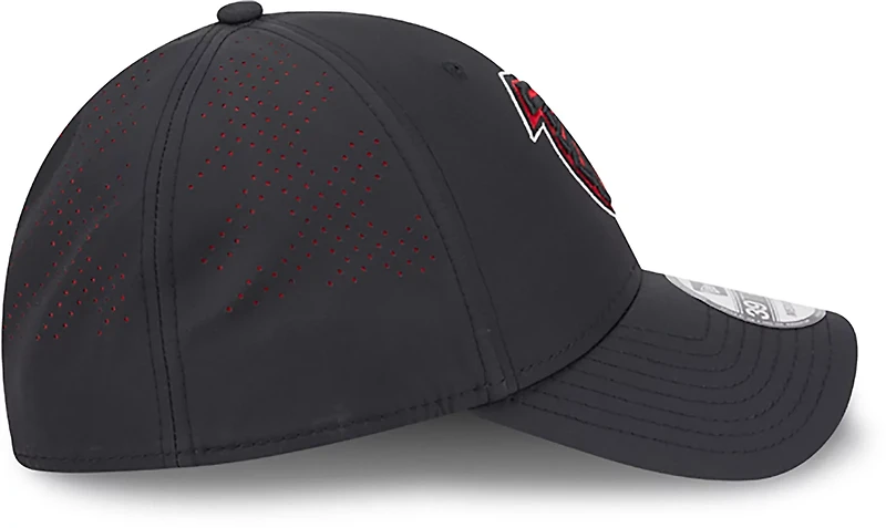 New Era Men's Falcons Night Black 39THIRTY Cap