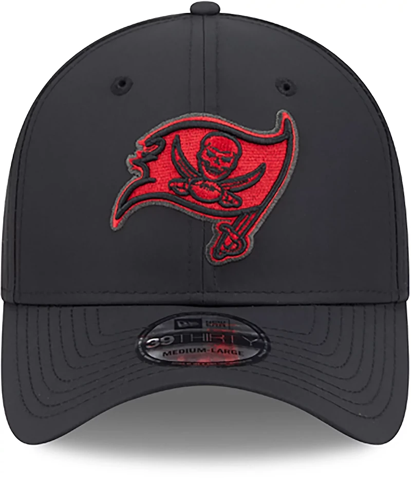 New Era Men's Buccaneers Night Black 39THIRTY Cap