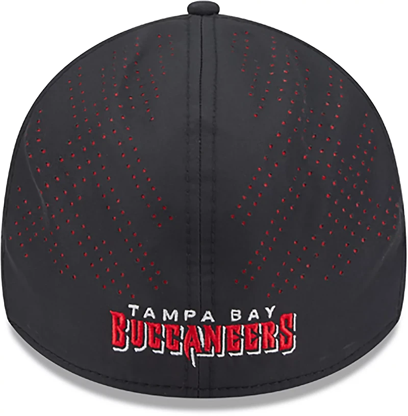 New Era Men's Buccaneers Night Black 39THIRTY Cap