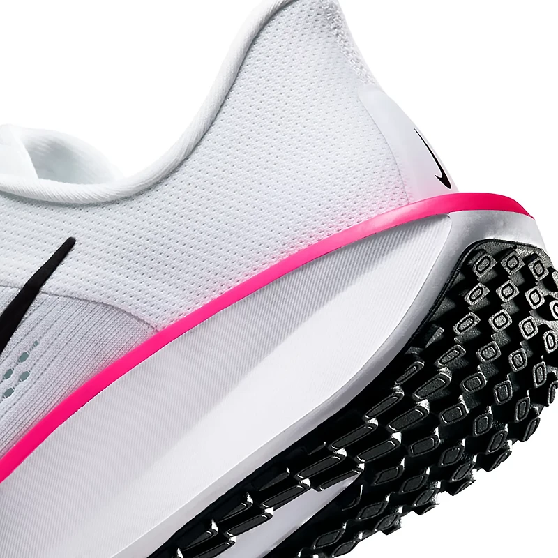 Nike Women's Quest 6 Running Shoes