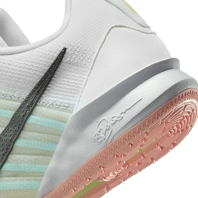 Nike Women's Sabrina 3 Basketball Shoes