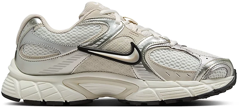 Nike Women's V5 Runner Shoes