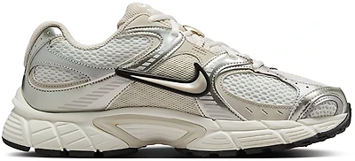 Nike Women's V5 Runner Shoes