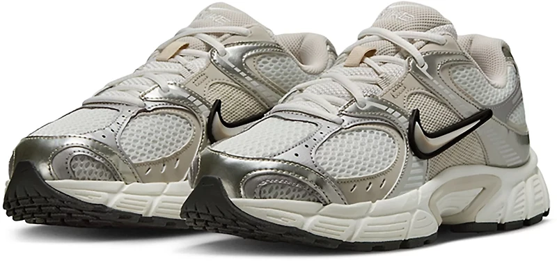 Nike Women's V5 Runner Shoes