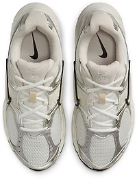 Nike Women's V5 Runner Shoes