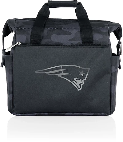 Picnic Time New England Patriots On The Go 12 Can Lunch Bag Cooler