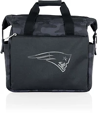 Picnic Time New England Patriots On The Go 12 Can Lunch Bag Cooler