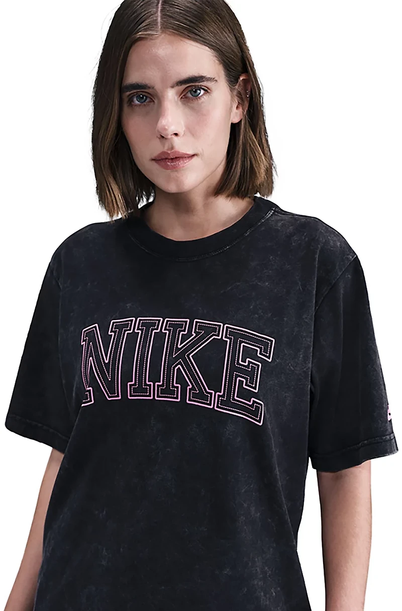 Nike Women's Sportswear Classics+ T-shirt