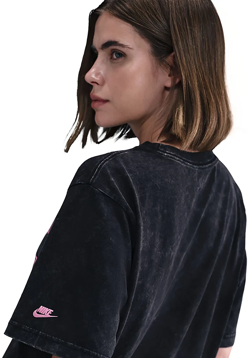 Nike Women's Sportswear Classics+ T-shirt