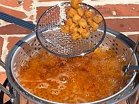 King Kooker 20 in Skimmer with 6 in Wire Mesh Bowl