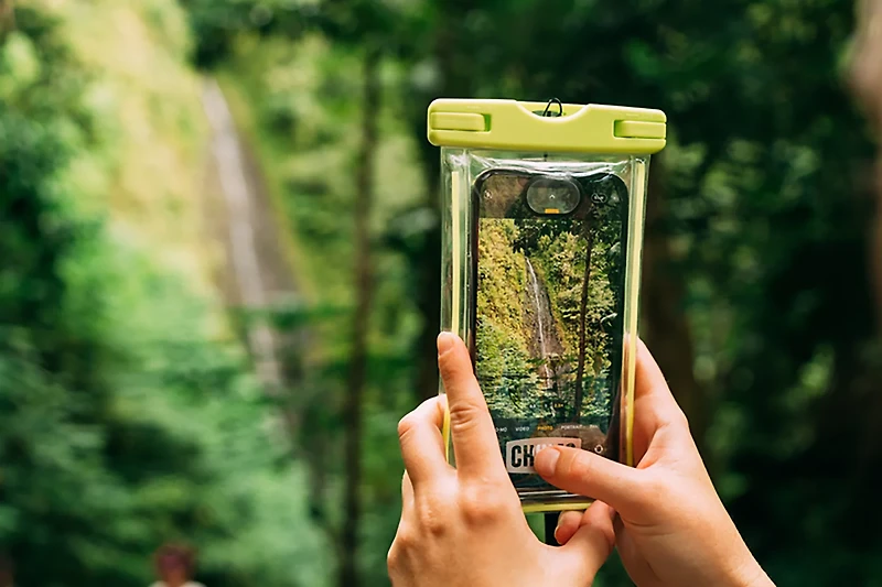 Chums Glow Phone Pouch