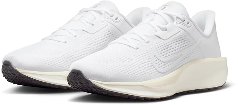 Nike Women's Quest 6 Running Shoes