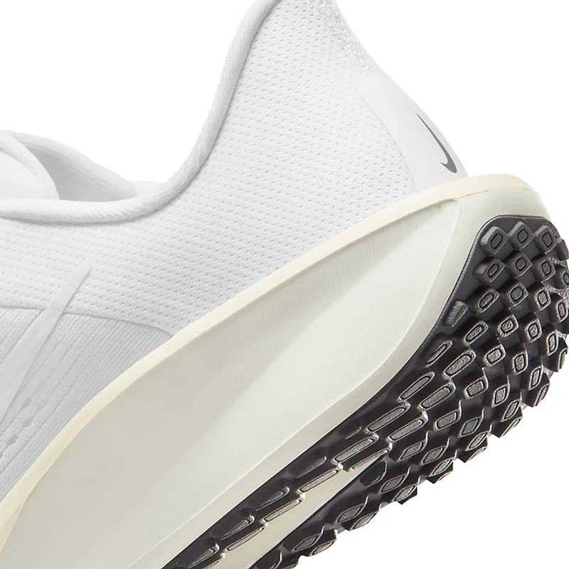 Nike Women's Quest 6 Running Shoes