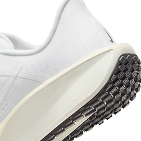 Nike Women's Quest 6 Running Shoes