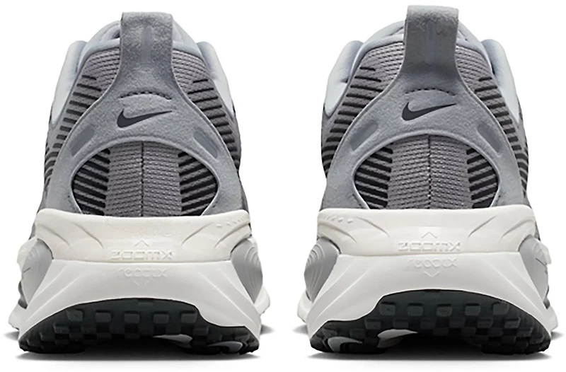 Nike Men's Vomero 18 Running Shoes