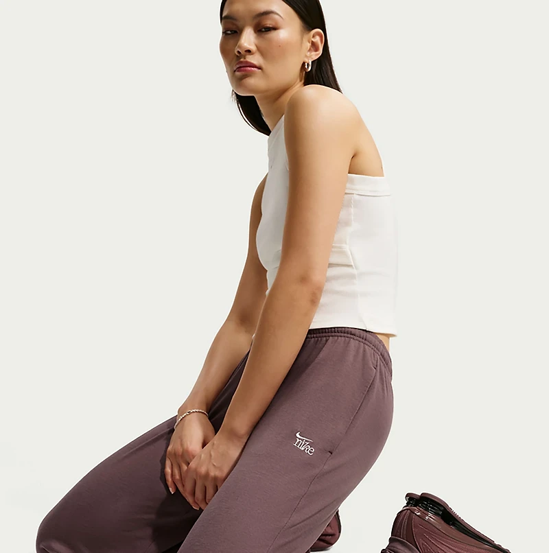 Nike Women's Sportswear Chill Knit Lightweight Open Hem Pants