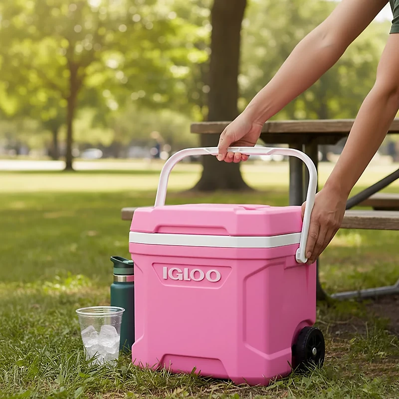 Igloo 16 qt Latitude Roller Cooler