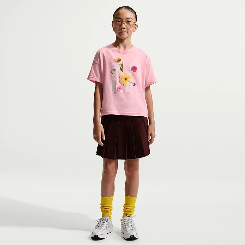 Nike Girls' Sportswear Essential T-shirt