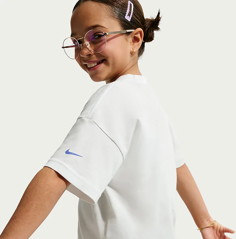 Nike Girls' Sportswear Essential T-shirt