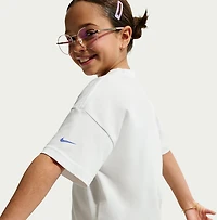 Nike Girls' Sportswear Essential T-shirt