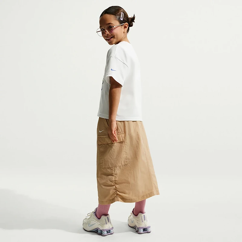 Nike Girls' Sportswear Essential T-shirt